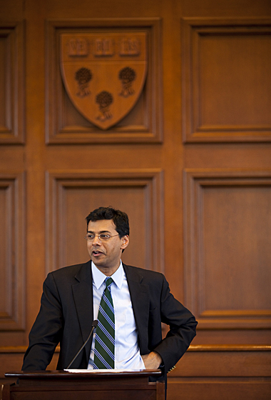040710_Gawande_Atul_380.jpg