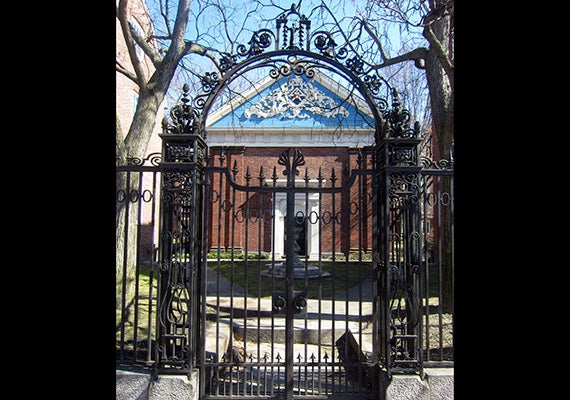 Sample photos from “The Gates of Harvard Yard,” a Nieman Foundation e-book by 2013 Nieman Fellow Blair Kamin. Pictured is the Class of 1870 Gate. Photos by Blair Kamin