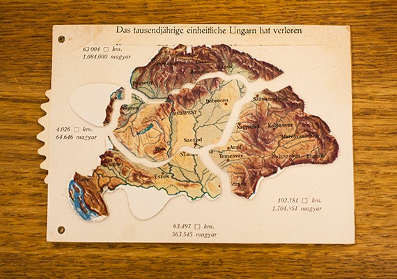 A postcard map gives a movable view of Hungary after the Treaty of Versailles.