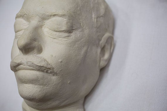 A death mask for playwright Tennessee Williams is included in the Harvard collection.