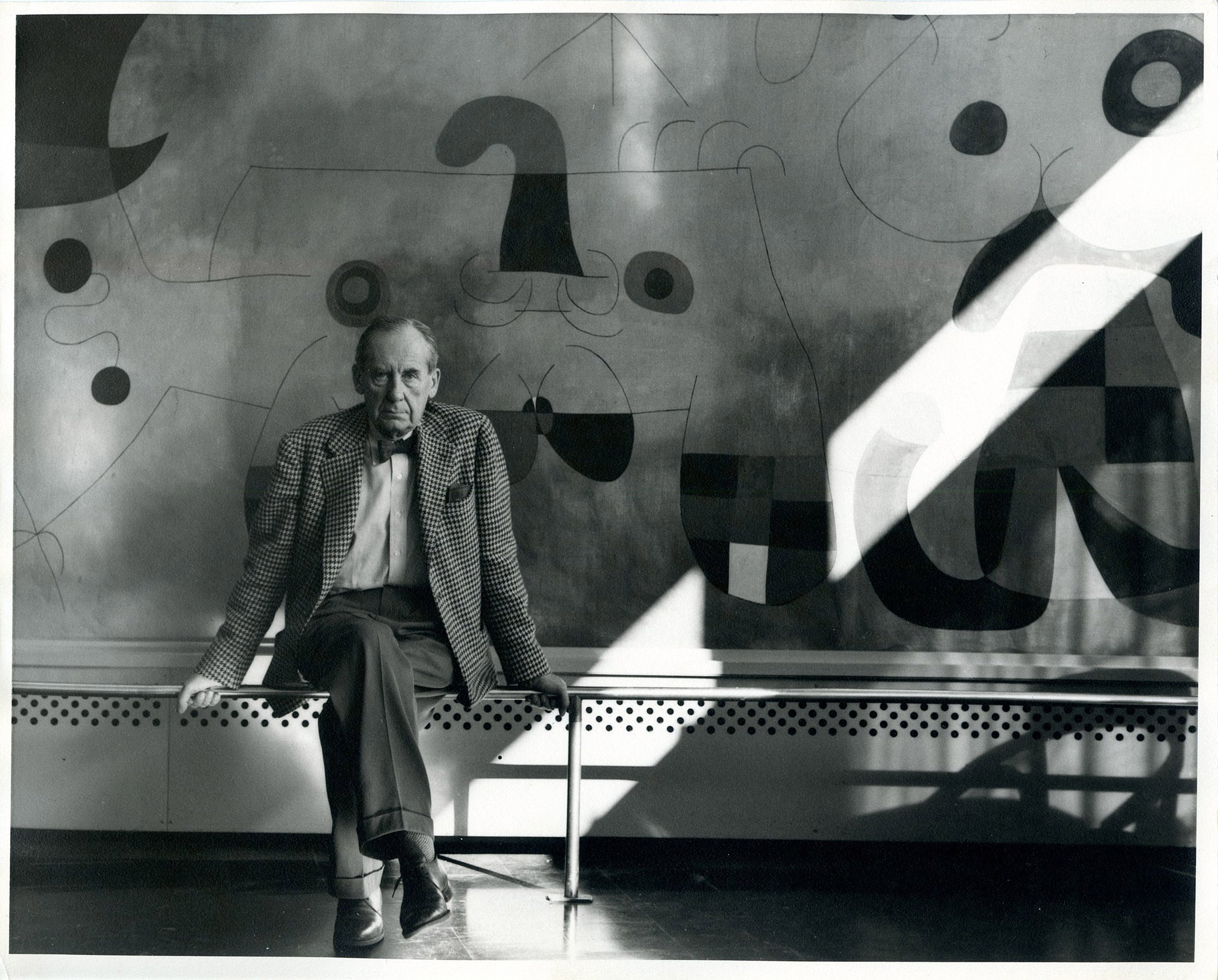 Walter Gropius with Joan Miro mural, Graduate Center, Harvard University.