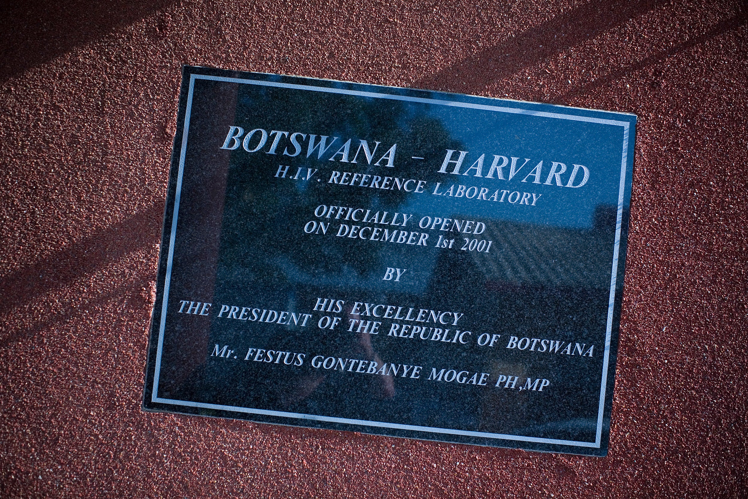 Plaque dedicating Botswana-Harvard HIV Reference Laboratory.