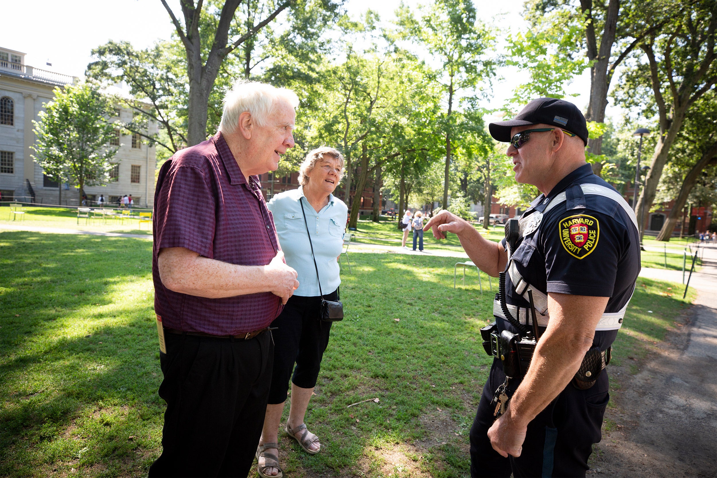 Older couple speaking to Harvard police officer