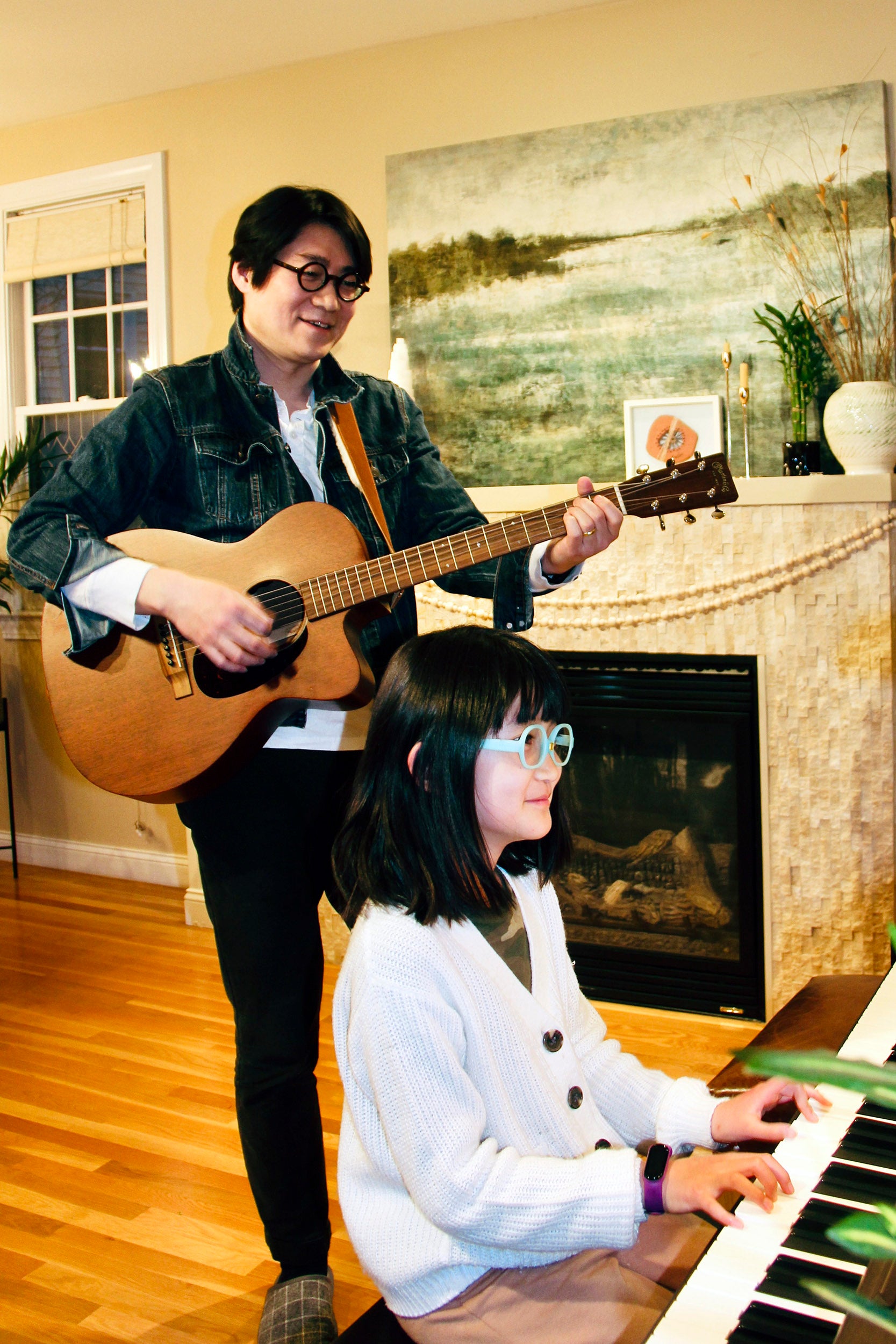 Yuha Wang playing music with his daughter.