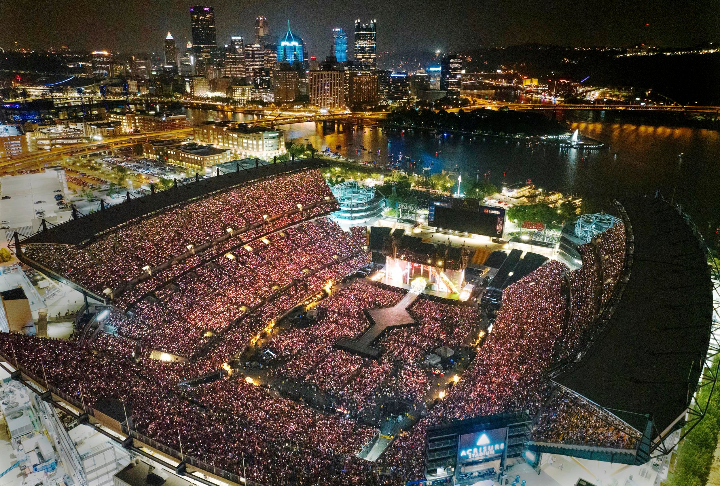 Aerial view of Taylor Swift concert.