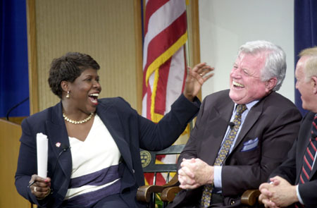 Photo of Gwen Ifill with Sen. Edward