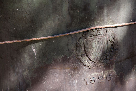 The façade of the old Memorial Church bell was decorated with Harvard’s veritas shield and the date it was cast, 1926. 