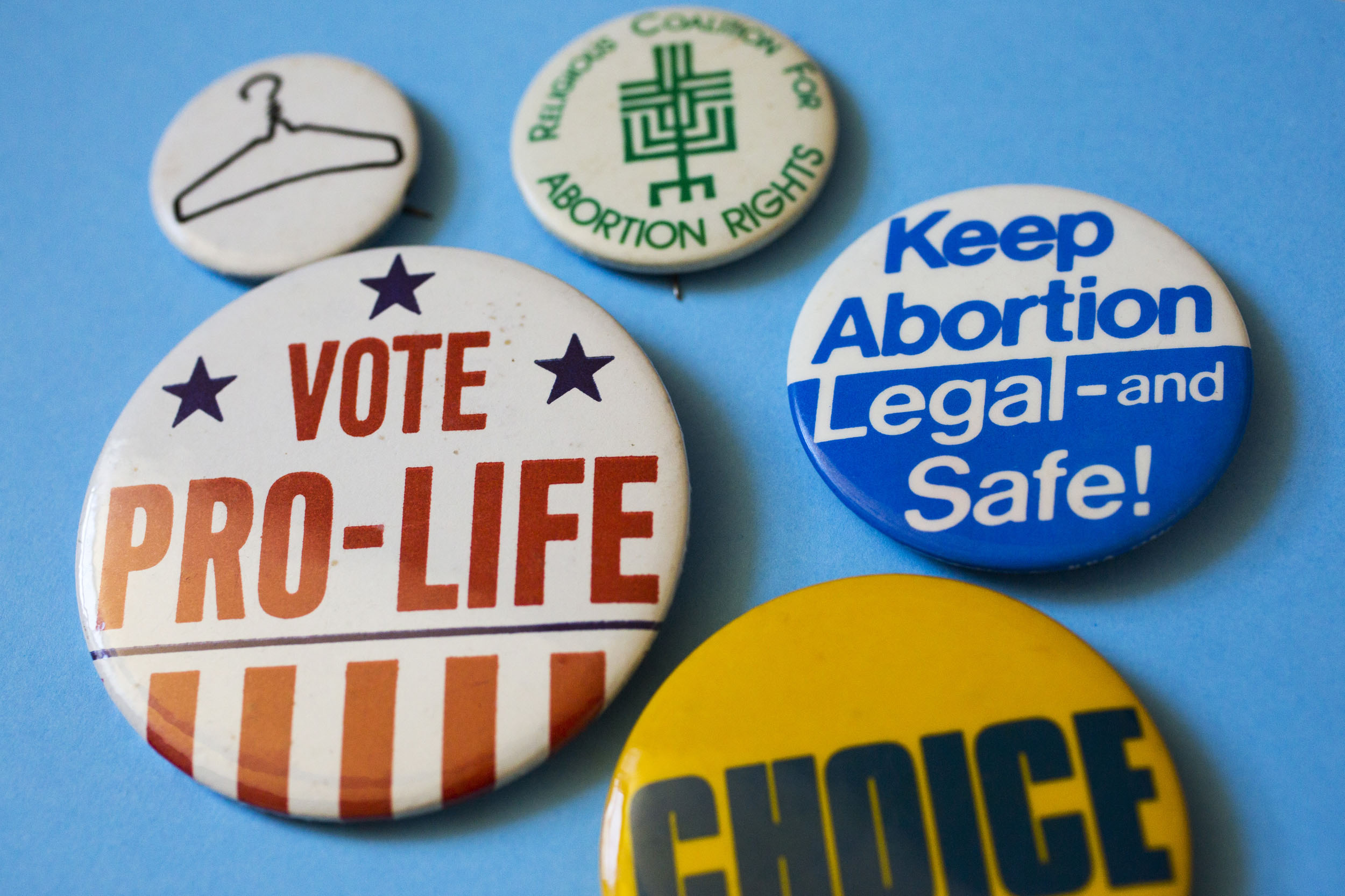 Buttons for and against reproductive rights.