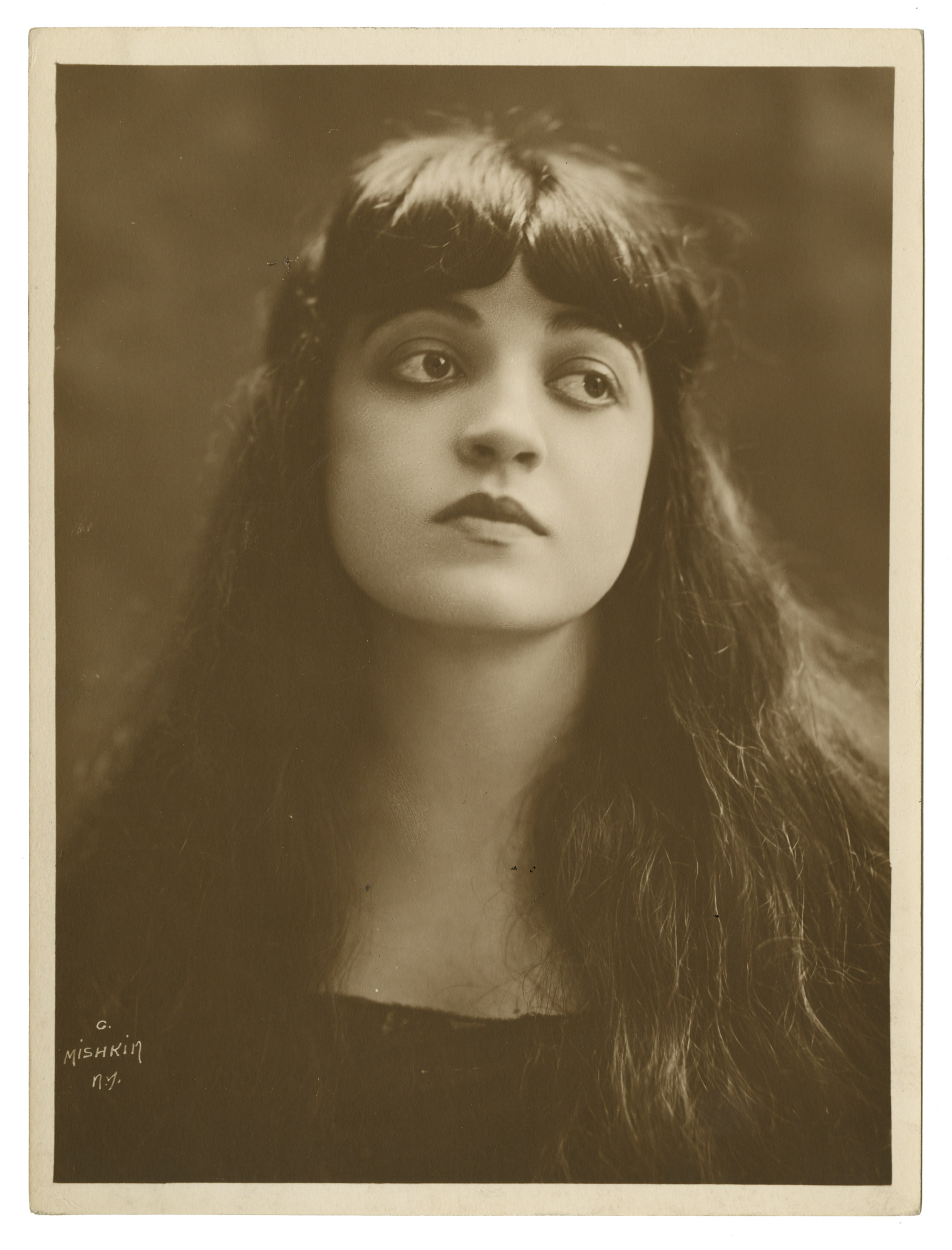 Italian-American soprano Rosa Ponselle, circa 1920.