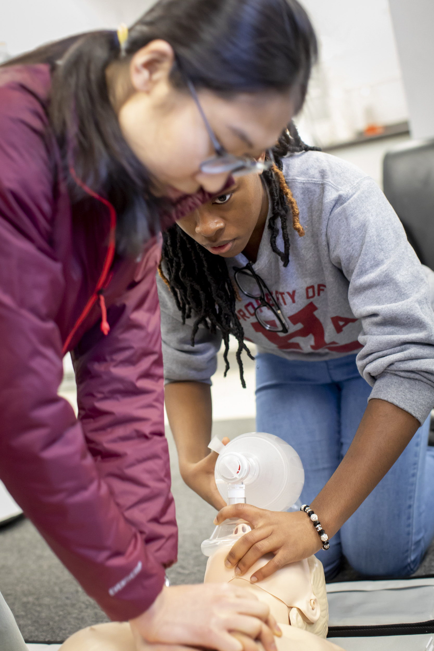 Crimson EMS trains Harvard students in CPR and other life-saving ...