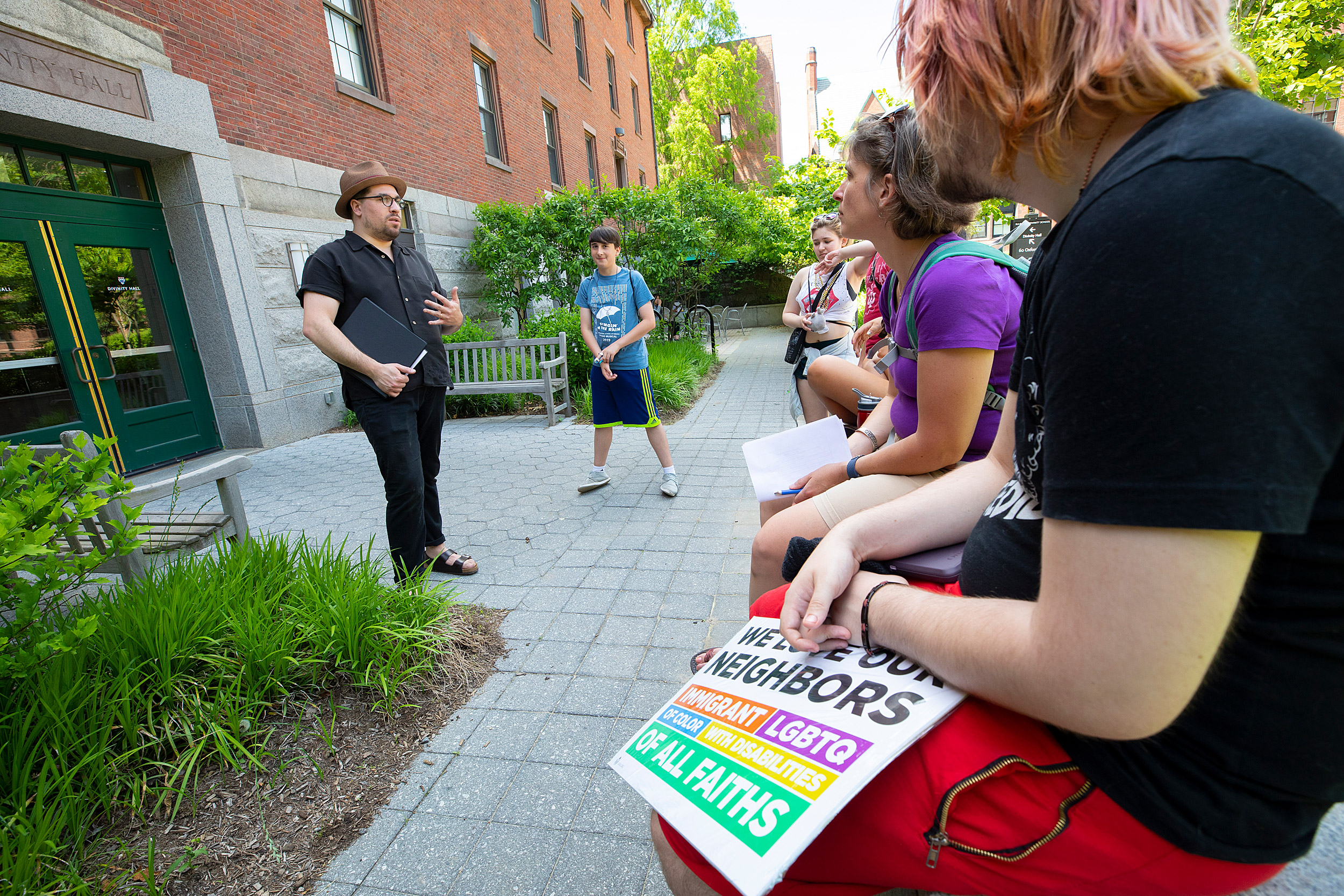 Israel Buffardi leads a Divinity School tour.