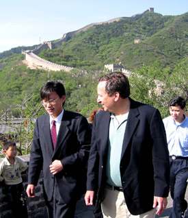 Lawrence H. Summers tours the Great Wall of