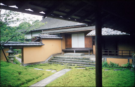 Gropius photo of a Kyoto courtyard