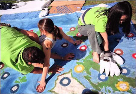 Alejandro Fernandez '04 (left), Lexi Tuddenham '05, and Esther Tian