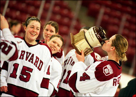 Ruggiero kisses Beanpot