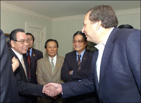 Vietnamese Prime Minister Phan Van Khai with Harvard University President Larry Summers