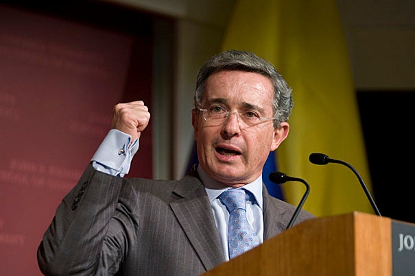 During his talk at the Harvard Kennedy School, Álvaro Uribe, president of the Republic of Colombia, said his administration had enhanced a key component of Colombia’s progress: confidence.  He called for more investment, greater social cohesion, and “security with democratic values” to continue building this confidence. 