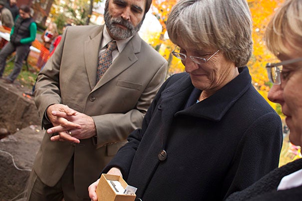 Harvard President Drew Faust (center) visits the Yard dig outside her Massachusetts Hall office. Professor William Fash, Charles P. Bowditch Professor of Central American and Mexican Archaeology and Ethnology (left), Faust, and Executive Vice President Katherine Lapp examine an 18th century slate pencil found at the site.