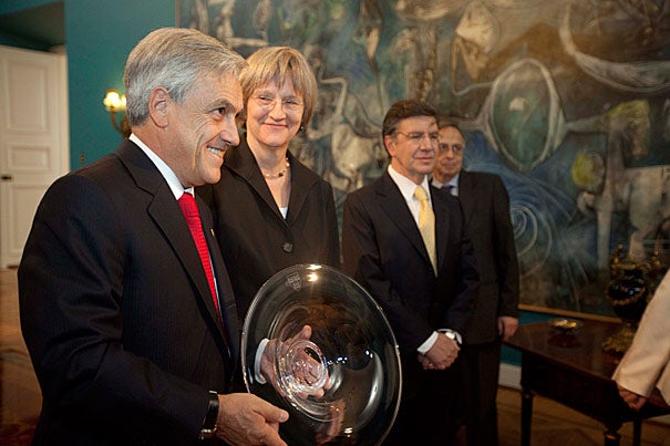 Chilean President Sebastián Piñera (left) and Harvard President Drew Faust discussed their efforts to increase the number of Chileans who may enroll at Harvard thanks to a proposed partnership between Harvard and the program Becas Chile.