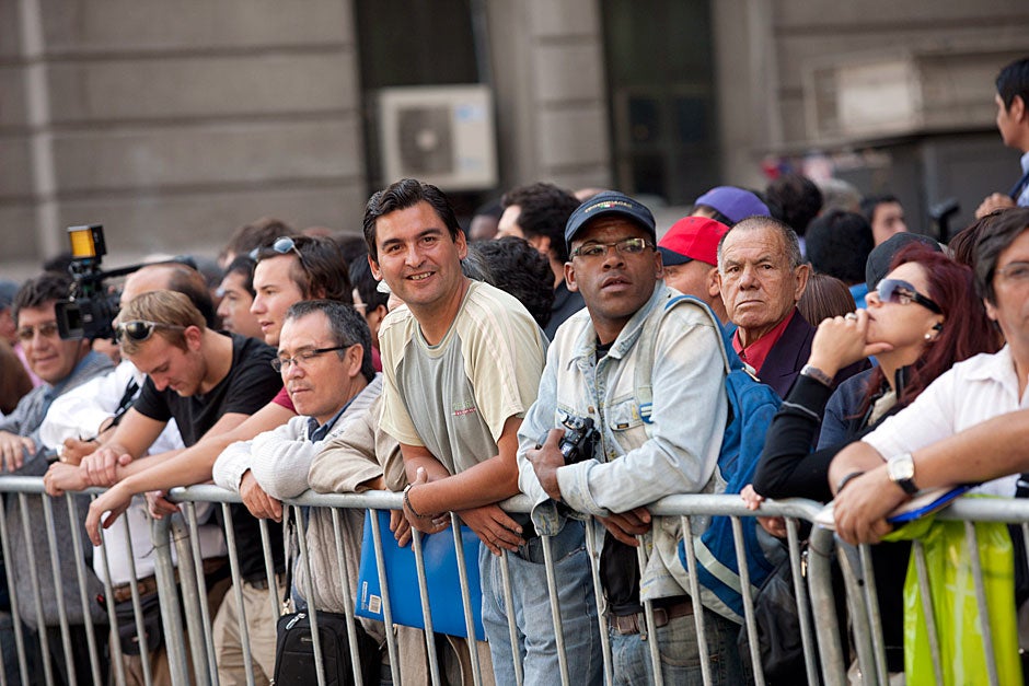 March 21, 2011. Chileans gather outside La Moneda Palace on the day that United States President Barack Obama visited Chilean President Sebastián Piñera. Photo by Kris Snibbe/Harvard Staff Photographer