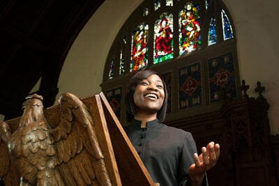 “At Harvard, I’ve been shaped by the narratives and traditions of students whose faith and background are different from my own, without compromising who I am and what I believe in,” said Shauntae Smith, a graduating M.Div. student with a dual focus in pastoral care/counseling and preaching. 