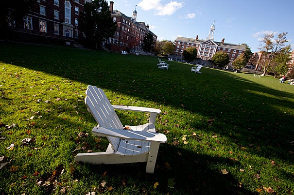 Radcliffe Quadrangle is bordered by Cabot House on three sides and by Pforzheimer House (center). The Quad is about a 12-minute walk, or half a mile, from Harvard Square. 