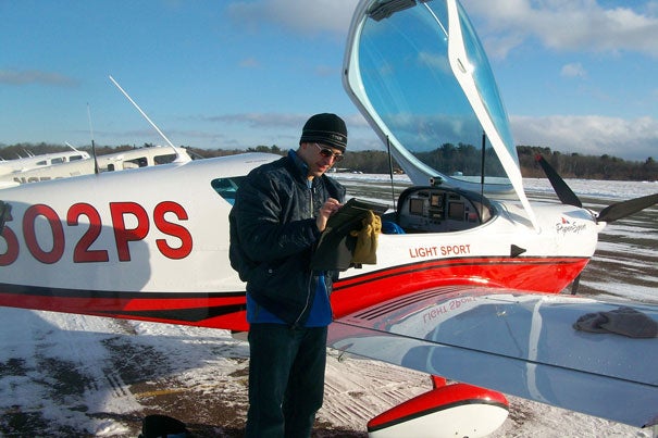 T. Fettah  Koşar, a principal scientist and facility manager at the Harvard Center for Nanoscale Systems, taught a mini-course on aerodynamics, taking students up in a light aircraft to view physics in action. 