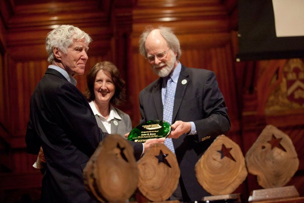 Harvard Kennedy School alumnus Lester Brown, M.P.A. ’62 (left), received the first-ever Distinguished Service Award. Brown, who was introduced by Professor Jim McCarthy (right) as an “environmental Paul Revere,” spoke for several minutes about trends that have contributed to a reduction in carbon dioxide emissions in the United States after a peak in 2007. Angela Crispi, associate dean for administration at Harvard Business School, looks on.