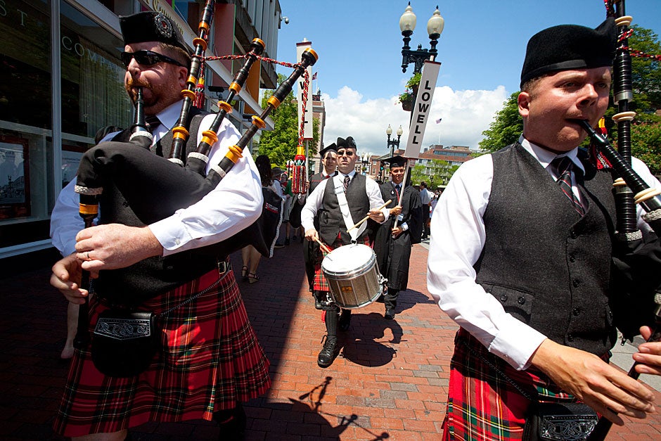 Colorful bagpipers lead the Lowell House procession through Harvard Square.
Rose Lincoln/Harvard Staff Photographer
