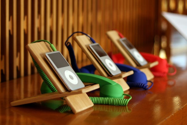 Visitors to Lamont Library’s Woodberry Poetry Room can pick up a retro-looking handset and listen to renowned poets — some of the greatest of the past 50 years — recite their works.