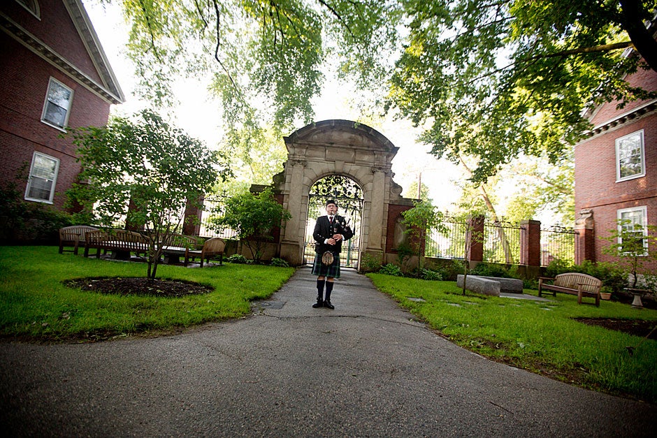 A lone bagpiper stands before Eliot House in the minutes leading up to Harvard’s 362nd Commencement. Rose Lincoln/Harvard Staff Photographer