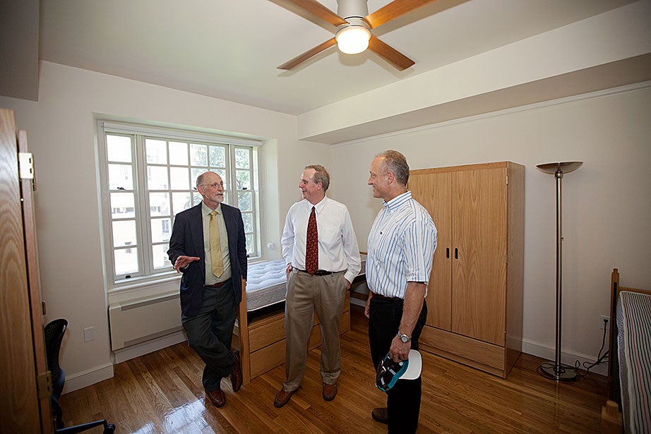Interim Dean of Harvard College Donald Pfister (left), KieranTimberlake architect Stephen Kieran, and Dean of the Faculty of Arts and Sciences Michael D. Smith inspect a student room.