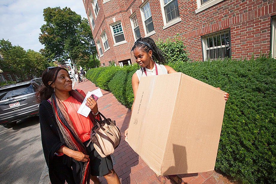 Ezinne Nwankwo ’17 of Los Angeles moves into Pennypacker Hall with help from her mother, Chi Ezeale.
