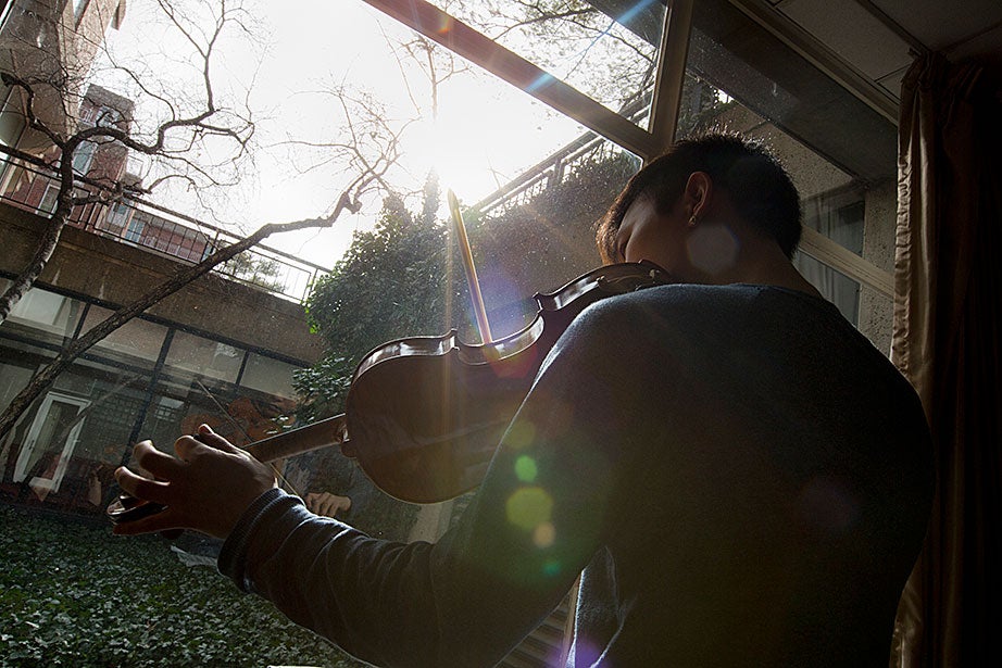 Viola player Jiho Kang ’16 of Seattle is studying applied mathematics with a focus in electronic music.