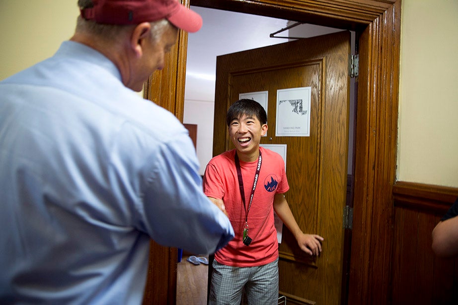 Faculty of Arts and Sciences Dean Michael D. Smith greets Handong Park ’18 in Matthews Hall in Harvard Yard. Rose Lincoln/Harvard Staff Photographer
