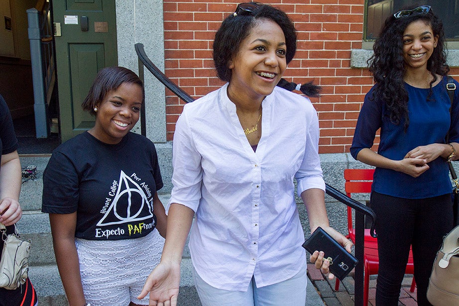 Shahd Tagelsir (center), from Sudan, jokes in front of Grays Hall as Jennifer Kizza ’16 (left) and Ilham Tagelsir look on. Jon Chase/Harvard Staff Photographer