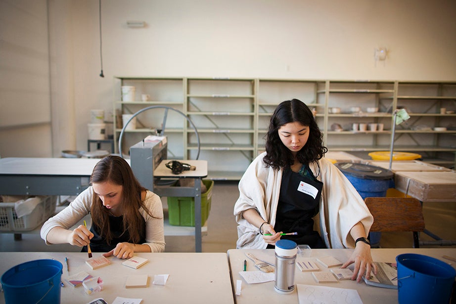 Brittany Liebenow (left) and Jamie Lee Solimano ’17 explore a variety of print-making techniques on clay. Stephanie Mitchell/Harvard Staff Photographer