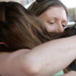 Katherine Kulik ’15 gets a hug from her mother. Ned Brown/Harvard Staff