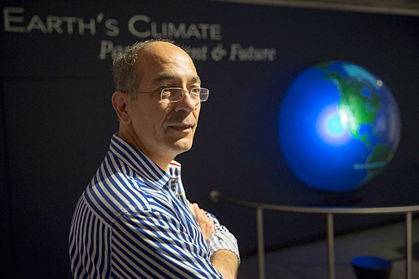 Professor of Geophysics Jerry Mitrovica’s recent talk, “Ancient Eclipses, Roman Fish Tanks, and the Enigma of Global Sea Level Rise,” examined the dynamics of sea level rise and debunked the arguments of climate-change deniers.