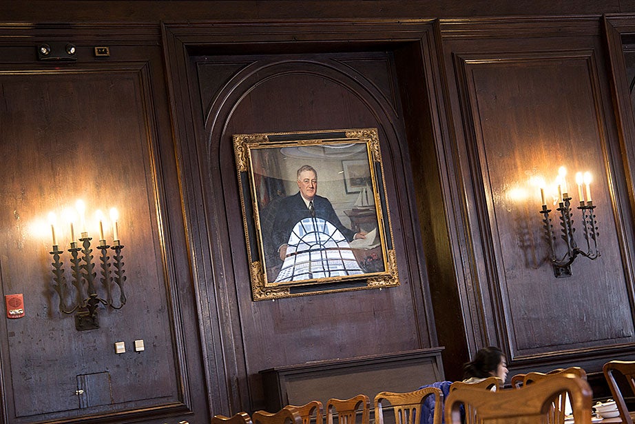 Boasting beautiful light, the Adams House dining hall is an elegant combination of structure and function. The walls are adorned with portraits, including Henry Hubbell’s rendition of Franklin D. Roosevelt, who resided in Adams House from 1900–1904.