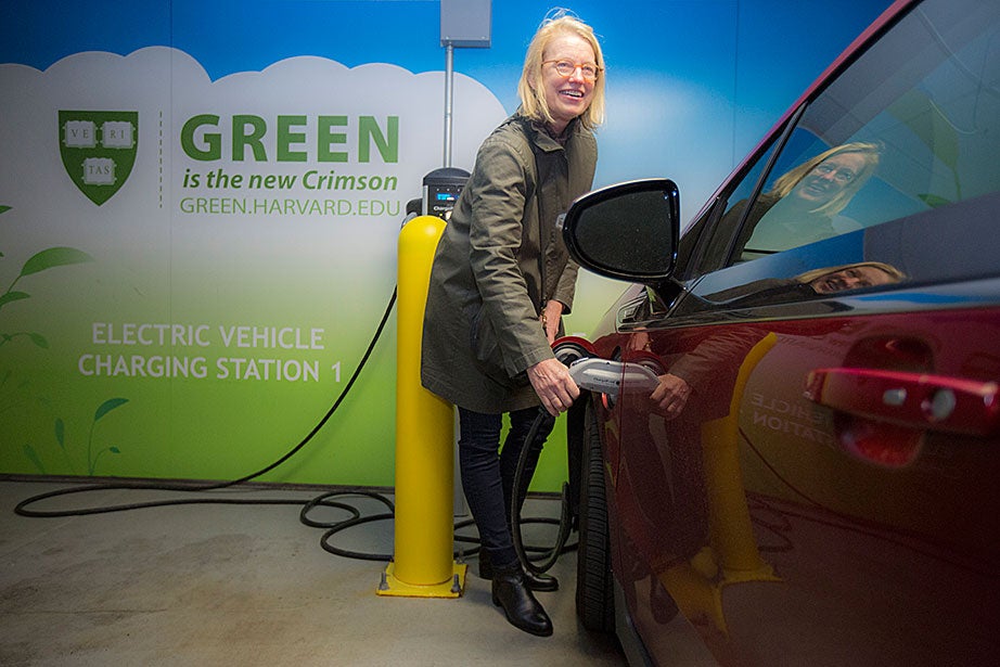 Susan Andrade uses the electric car charging stations in the new parking garage on the HMS campus. There are more than 25 electric vehicle charging stations located across Harvard’s Cambridge and Boston campuses. 