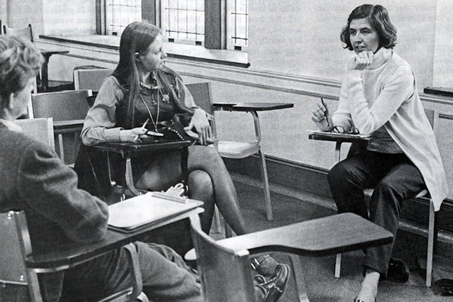 Among the first women to graduate from HDS was Judith Hoehler, B.D. ’58. After graduation, Hoehler was ordained as a Unitarian Universalist minister, serving for more than 20 years at First Parish Church, Weston, Mass., and becoming an active spokesperson for women’s equality within that denomination. In the early 1970s, she also became the denominational counselor for Unitarian Universalist students at HDS, guiding a generation toward the ministry and teaching a course in UU polity. Photo courtesy of Harvard Divinity Bulletin