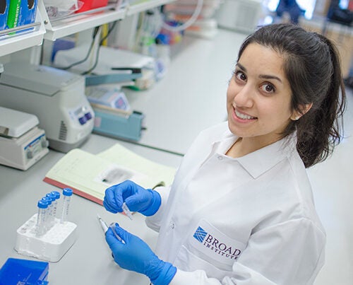 In addition to Harvard's financial aid program, Sahar Ashrafzadeh '17 was awarded a PRISE Fellowship. This allowed her to continue her work on a therapeutic treatment for Parkinson’s disease while at the Broad Institute of Harvard and MIT.