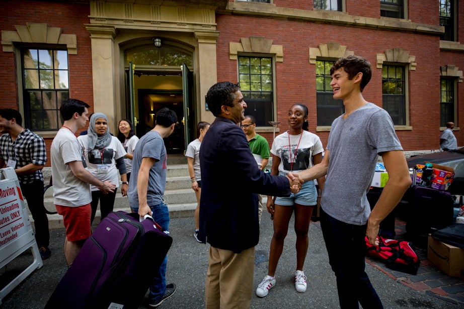 Dean of the College Rakesh Khurana greets students. Rose Lincoln/Harvard Staff Photographer