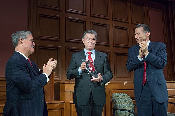 Colombian President Juan Manuel Santos (center) received the Great Negotiator Award at HLS. Santos was honored for his work to end Colombia’s 52-year civil war. 