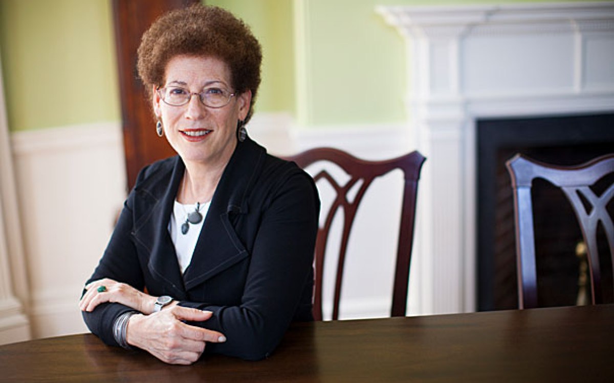 Radcliffe Institute Dean Lizabeth Cohen will step down in June 2018.