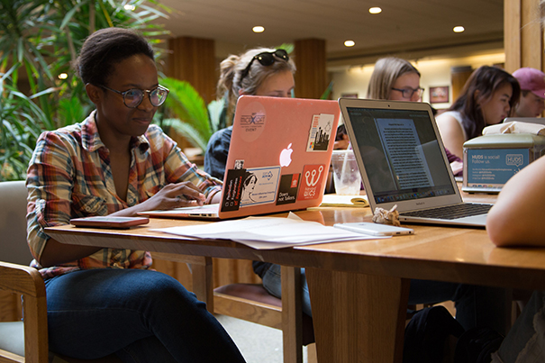 Harvard Library Creates Program To Help Undergrads With Research