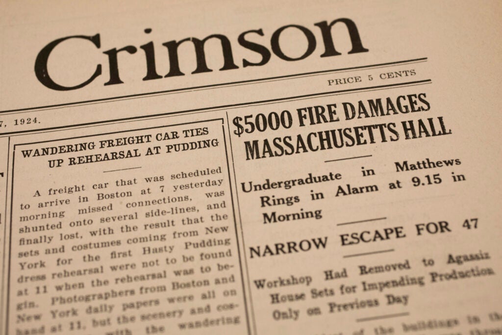Crimson clipping from 1924 about Mass Hall fire.