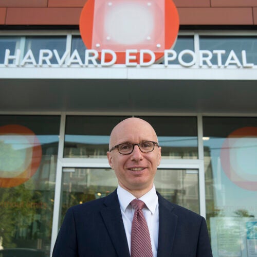 Poor diet and air pollution are two of the leading drivers of disease across the world, according to Aaron Bernstein, associate director for the Center for Health and the Global Environment, who lectured on “The Health Benefits of Going Green” as part of the Ed Portal’s Faculty Speaker Series.