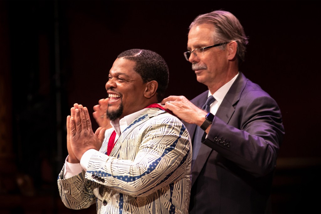 Glenn Hutchins presents the DuBois medal to artist Kehinde Wiley